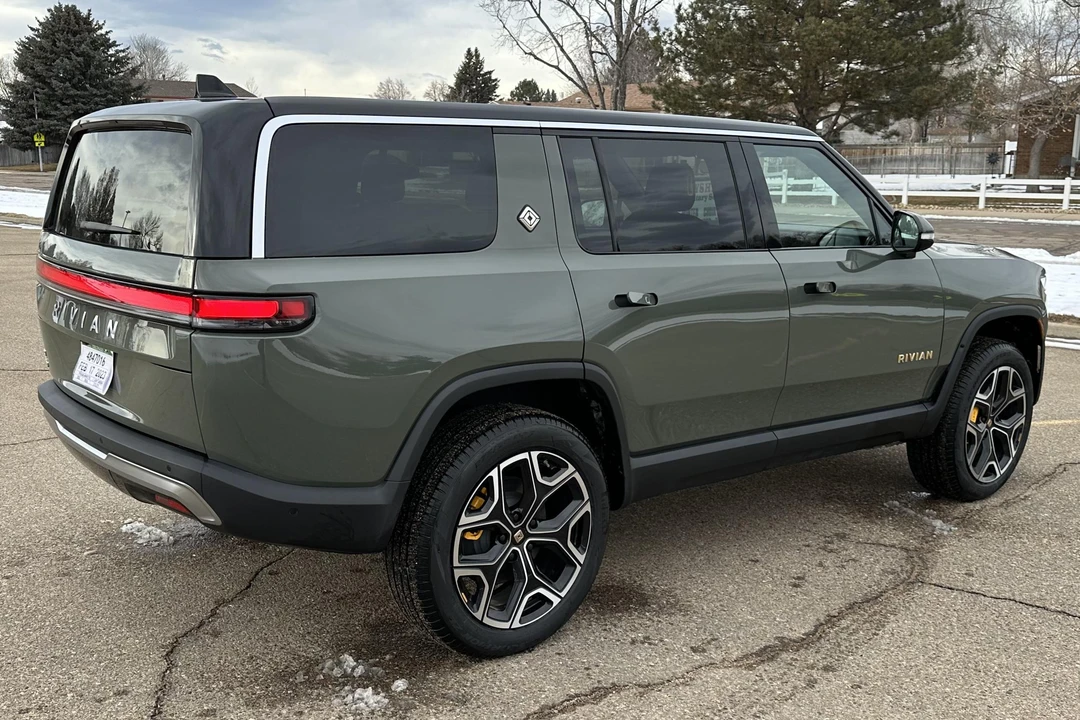 2022 Rivian R1S - Image 16 of 31