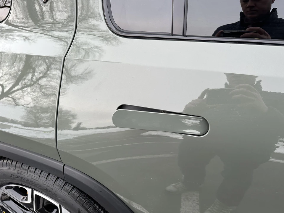 2022 Rivian R1S - Image 29 of 31