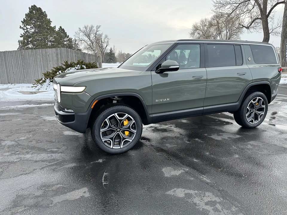 2022 Rivian R1S - Image 14 of 31