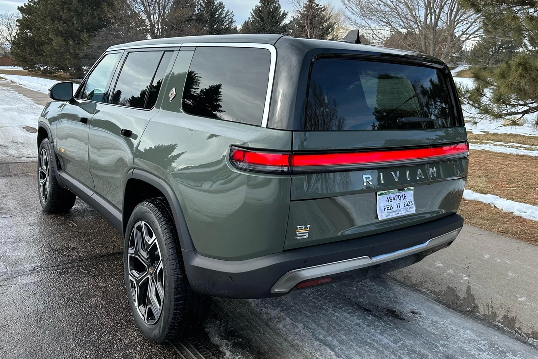 2022 Rivian R1S - Image 4 of 31