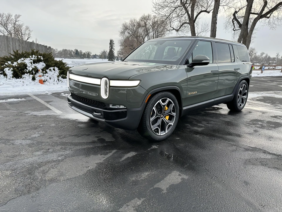 2022 Rivian R1S - Image 12 of 31