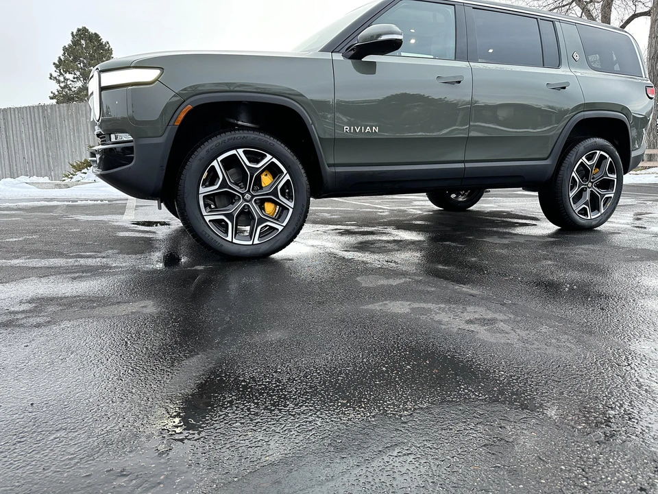 2022 Rivian R1S - Image 13 of 31