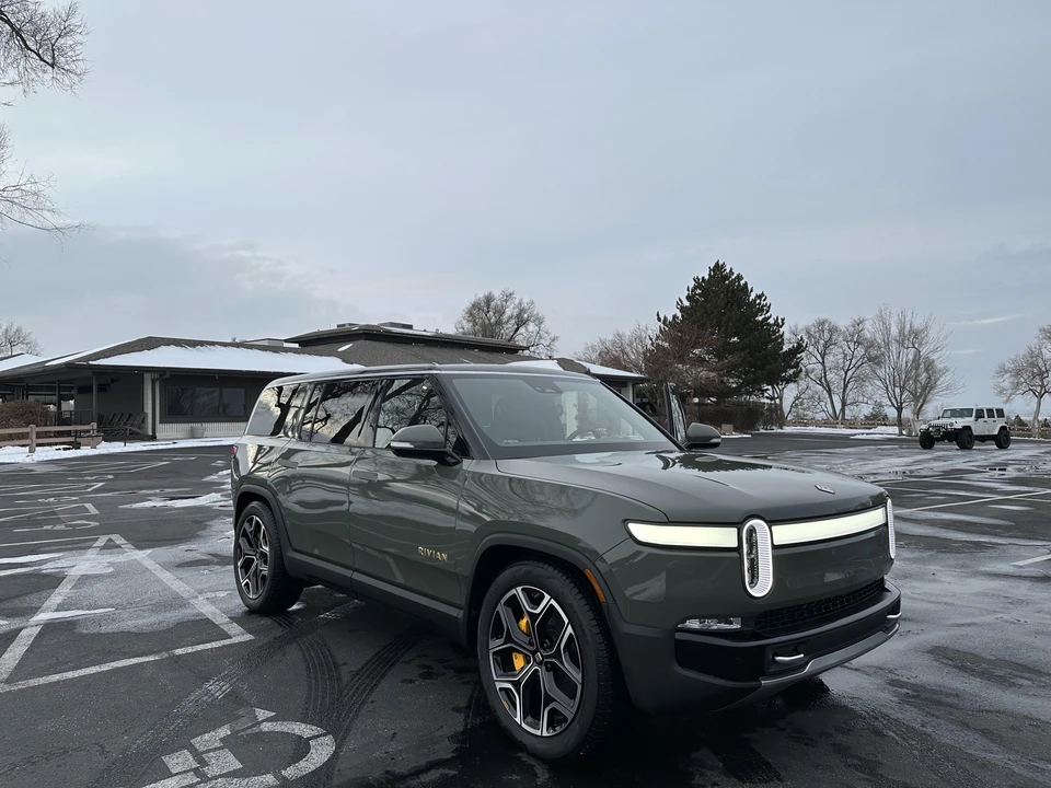 2022 Rivian R1S - Image 19 of 31
