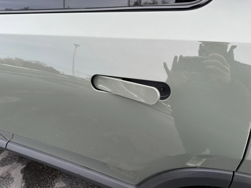 2022 Rivian R1S - Image 24 of 31