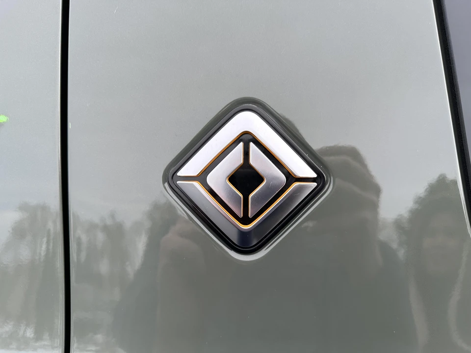 2022 Rivian R1S - Image 25 of 31