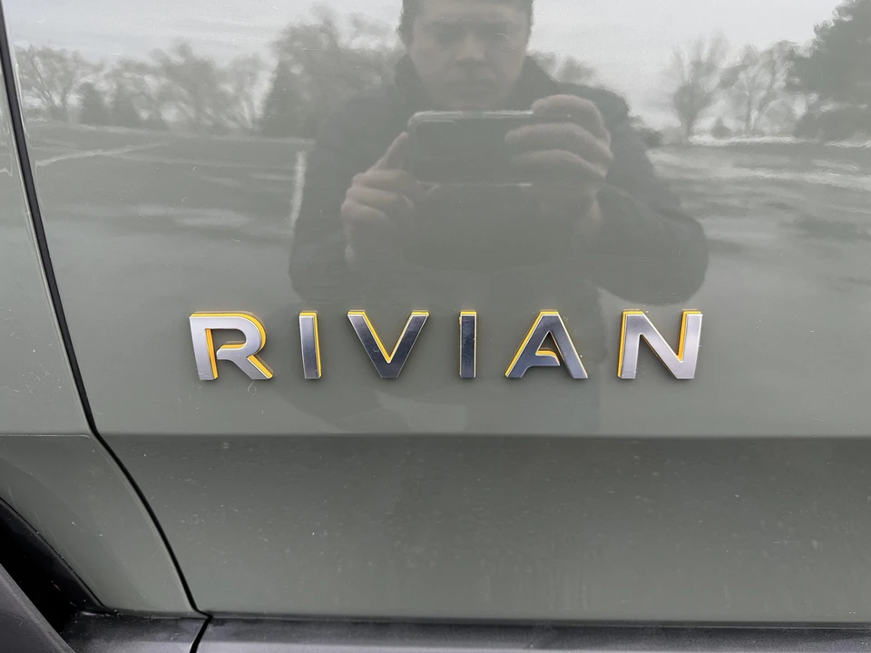 2022 Rivian R1S - Image 22 of 31