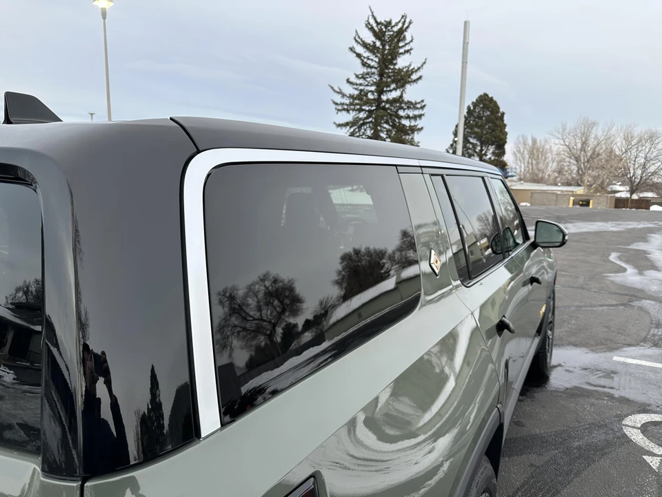 2022 Rivian R1S - Image 27 of 31