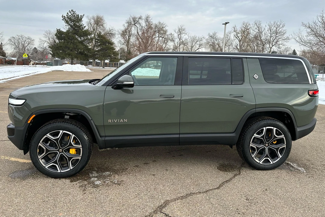 2022 Rivian R1S - Image 15 of 31
