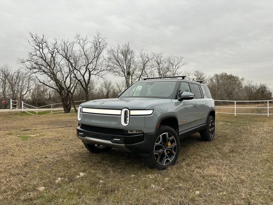 2022 Rivian R1S - Image 8 of 31