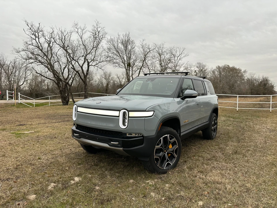 2022 Rivian R1S - Image 7 of 31