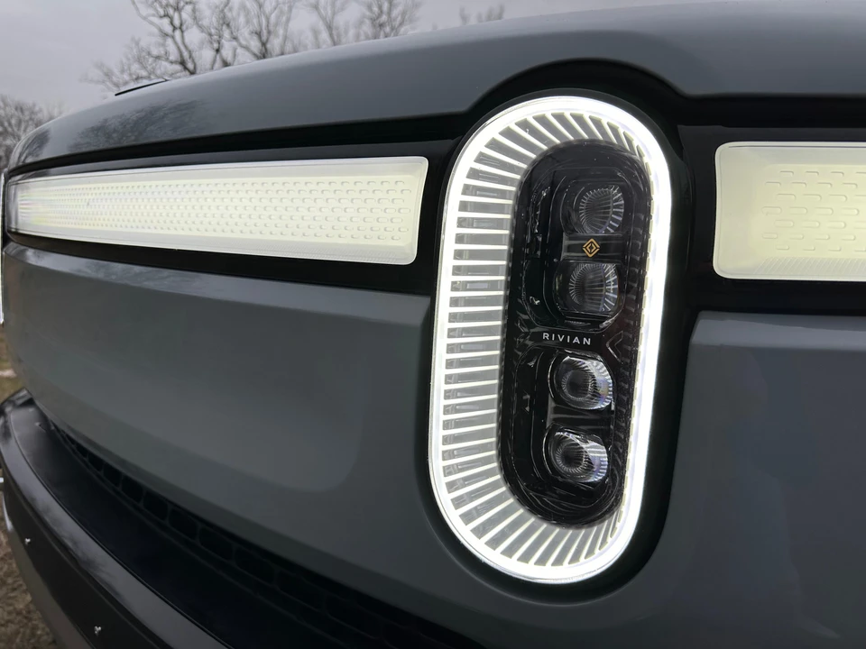 2022 Rivian R1S - Image 28 of 31