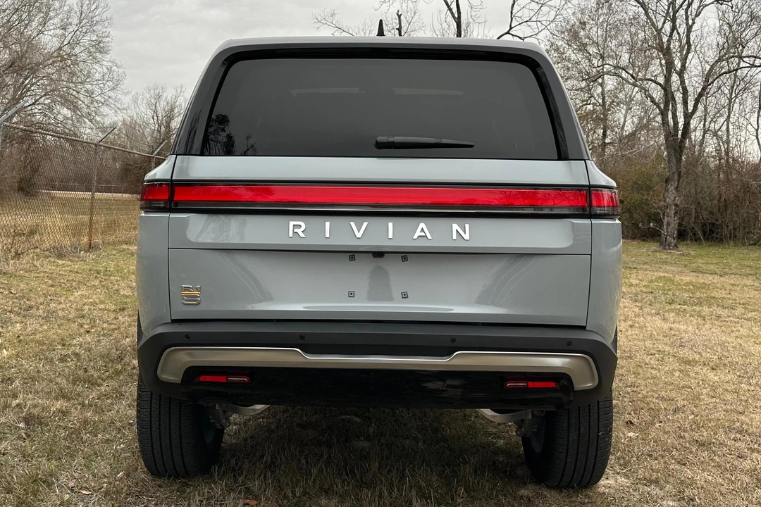 2022 Rivian R1S - Image 5 of 31
