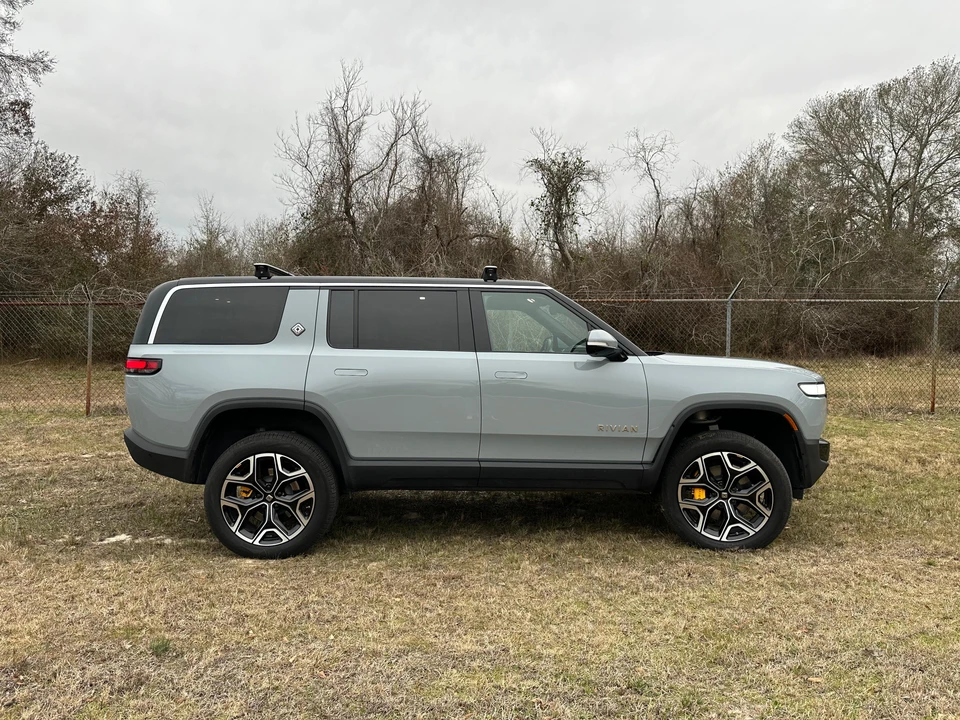 2022 Rivian R1S - Image 20 of 31