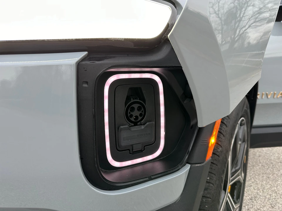 2022 Rivian R1S - Image 31 of 31