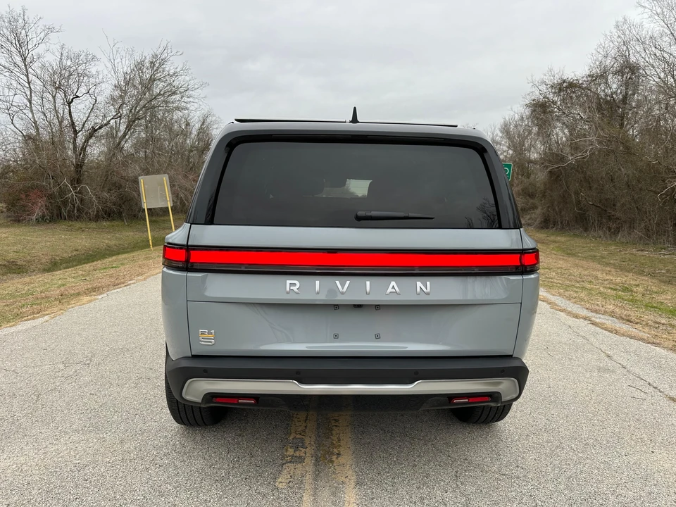 2022 Rivian R1S - Image 15 of 31