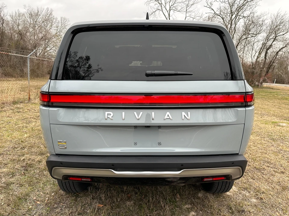 2022 Rivian R1S - Image 16 of 31