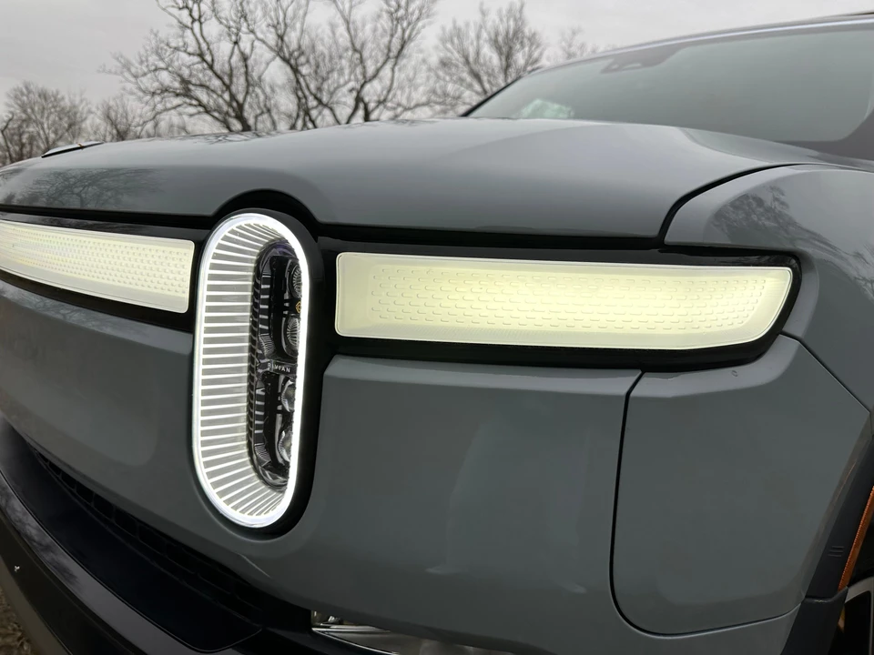 2022 Rivian R1S - Image 29 of 31