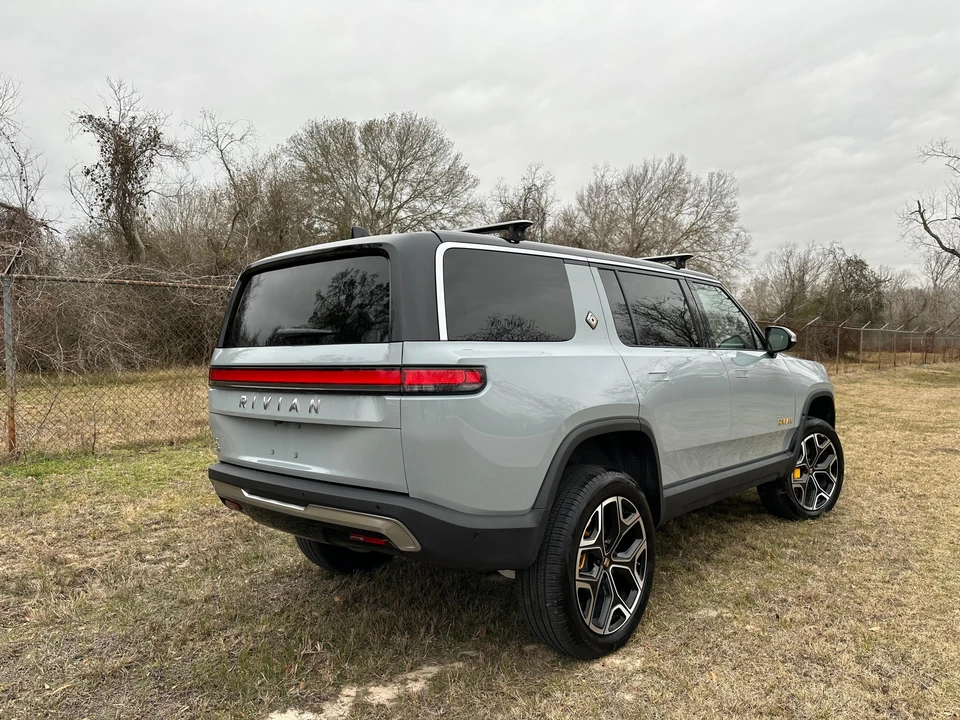 2022 Rivian R1S - Image 19 of 31