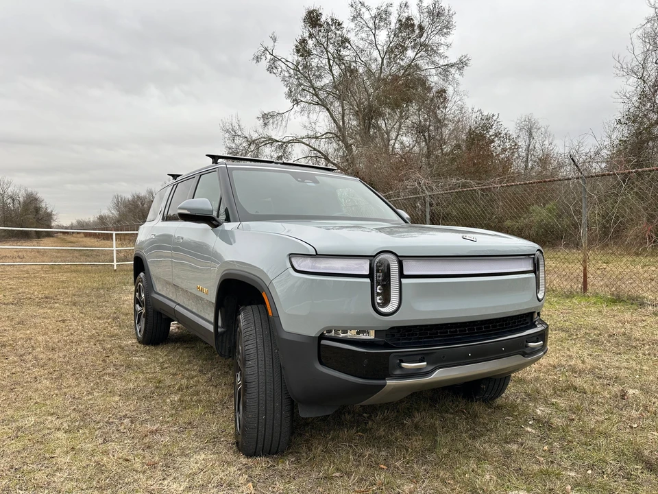 2022 Rivian R1S - Image 24 of 31