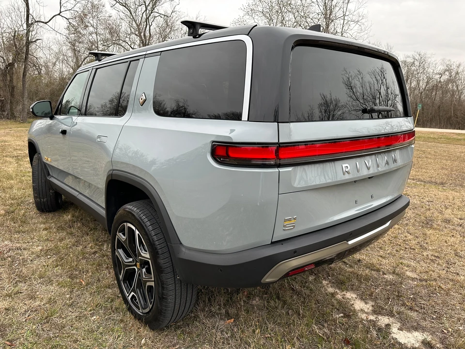 2022 Rivian R1S - Image 14 of 31