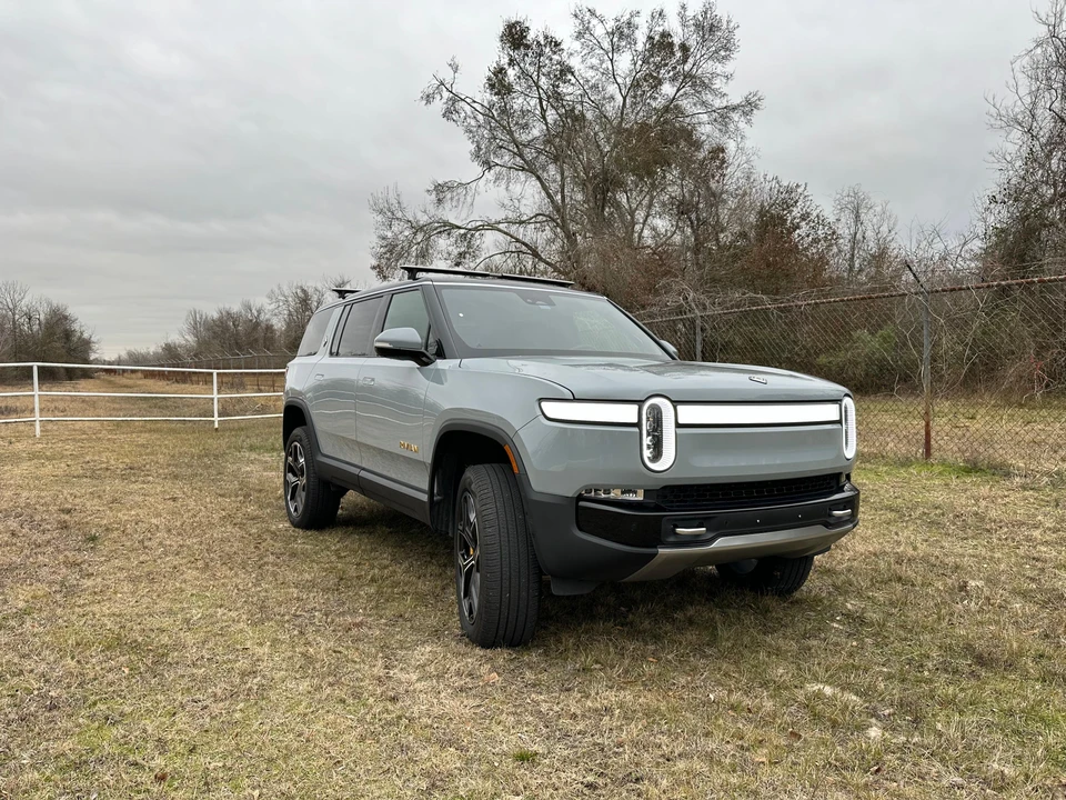 2022 Rivian R1S - Image 23 of 31