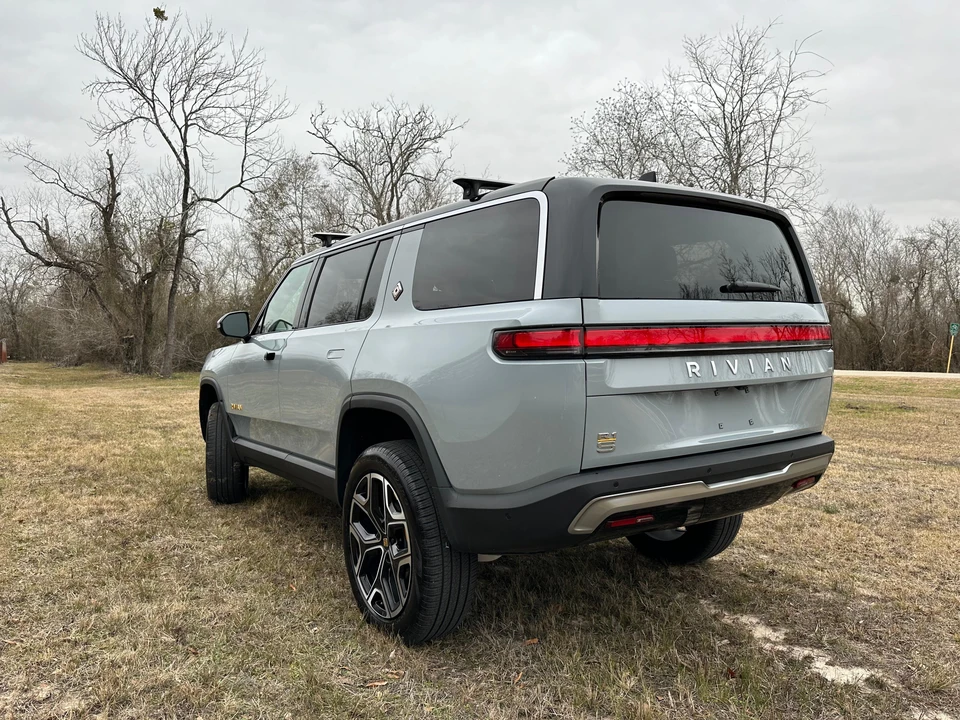 2022 Rivian R1S - Image 13 of 31