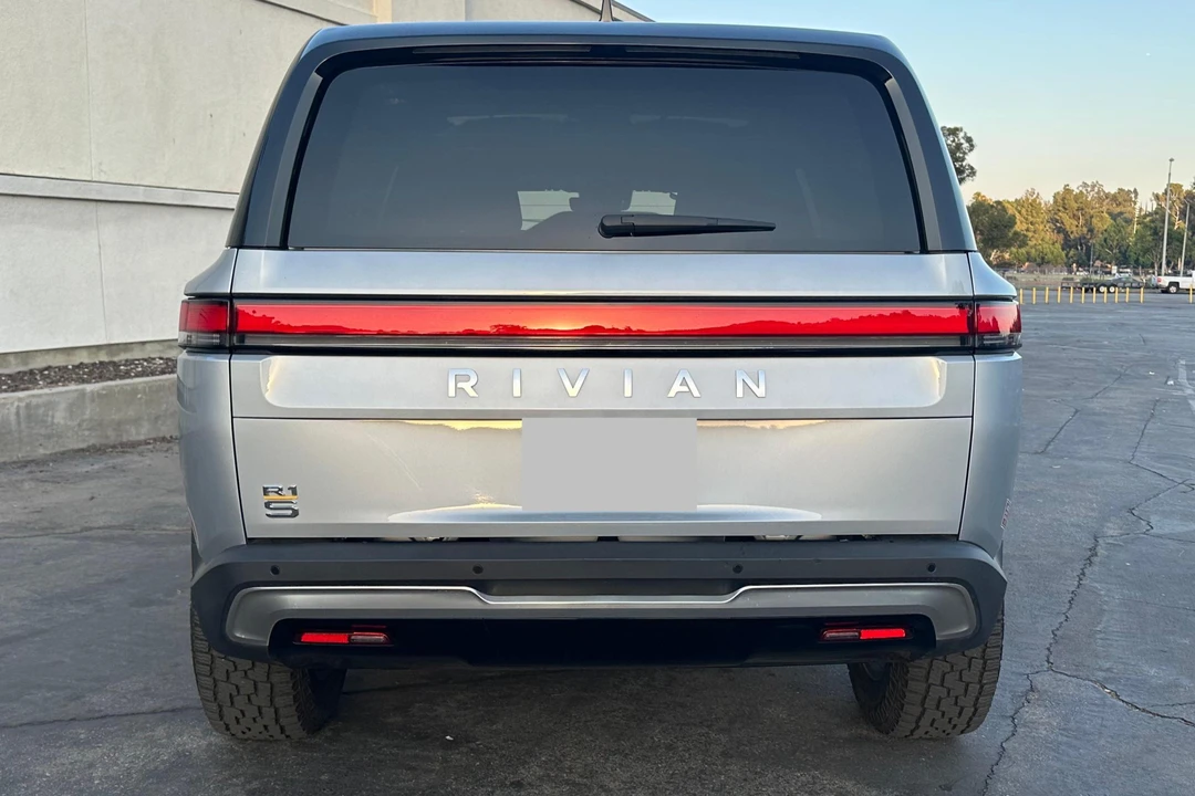 2022 Rivian R1S - Image 5 of 31