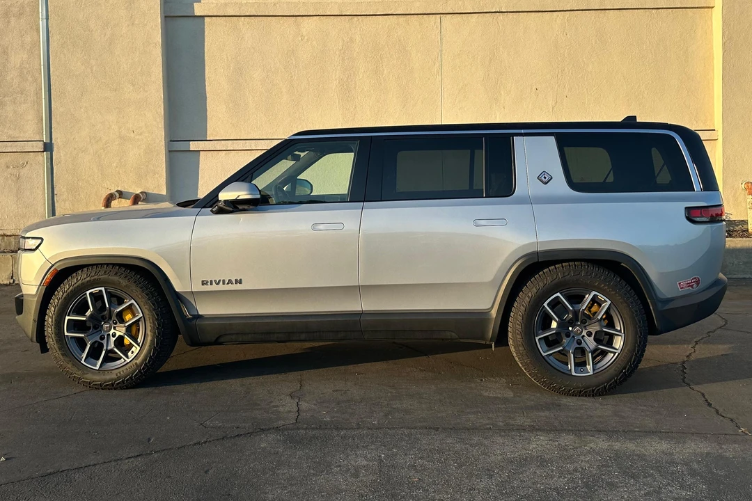 2022 Rivian R1S - Image 11 of 31