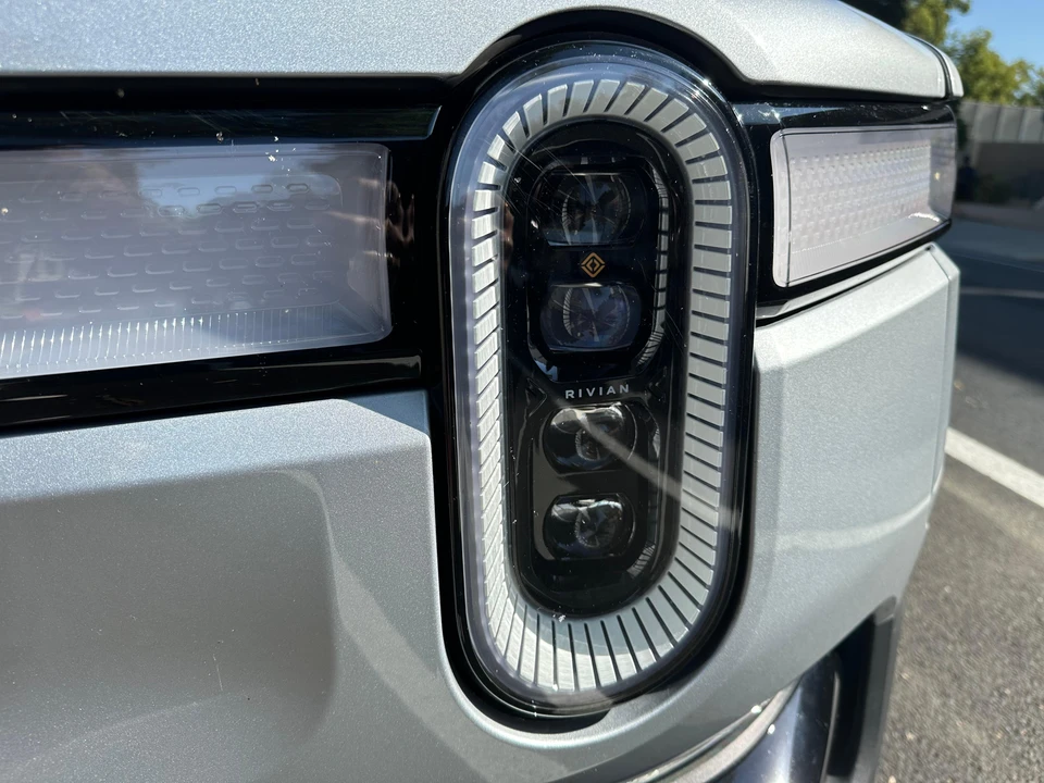 2022 Rivian R1S - Image 22 of 31