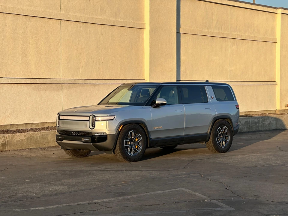 2022 Rivian R1S - Image 10 of 31