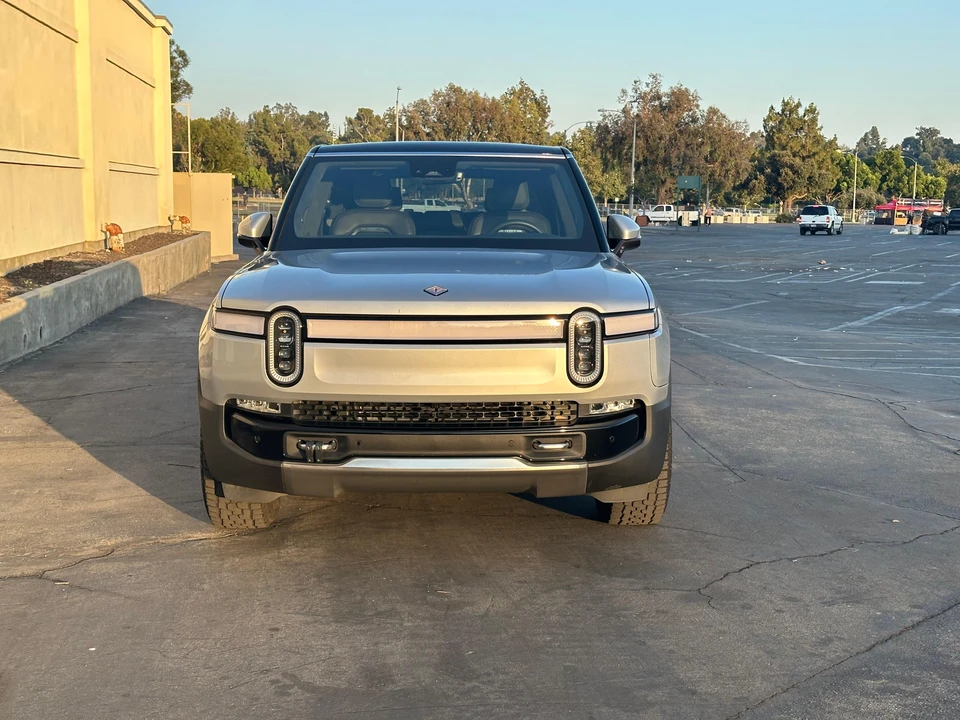 2022 Rivian R1S - Image 7 of 31