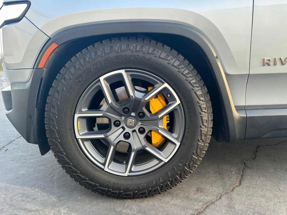 2022 Rivian R1S - Image 29 of 31