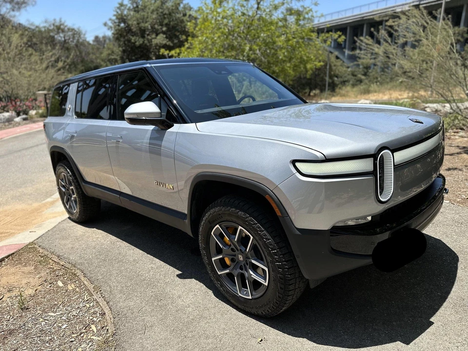 2022 Rivian R1S - Image 19 of 31