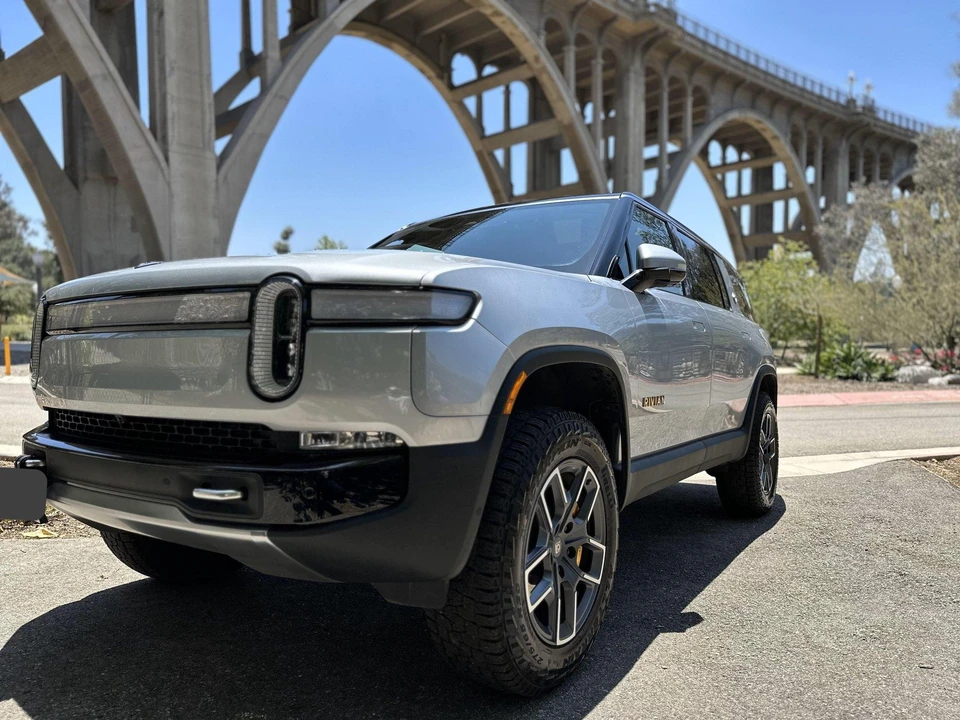 2022 Rivian R1S - Image 8 of 31