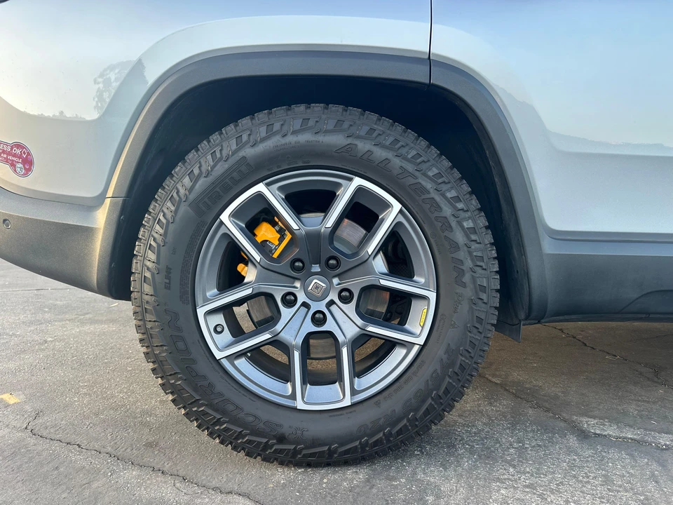 2022 Rivian R1S - Image 31 of 31