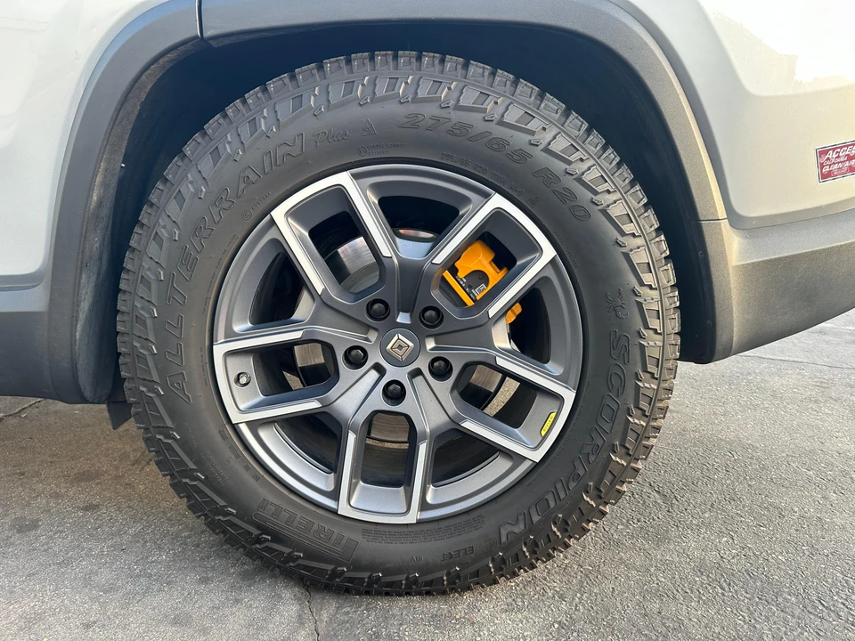 2022 Rivian R1S - Image 30 of 31