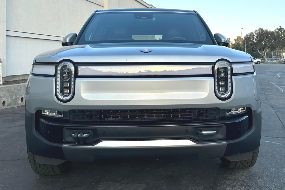2022 Rivian R1S - Image 2 of 31