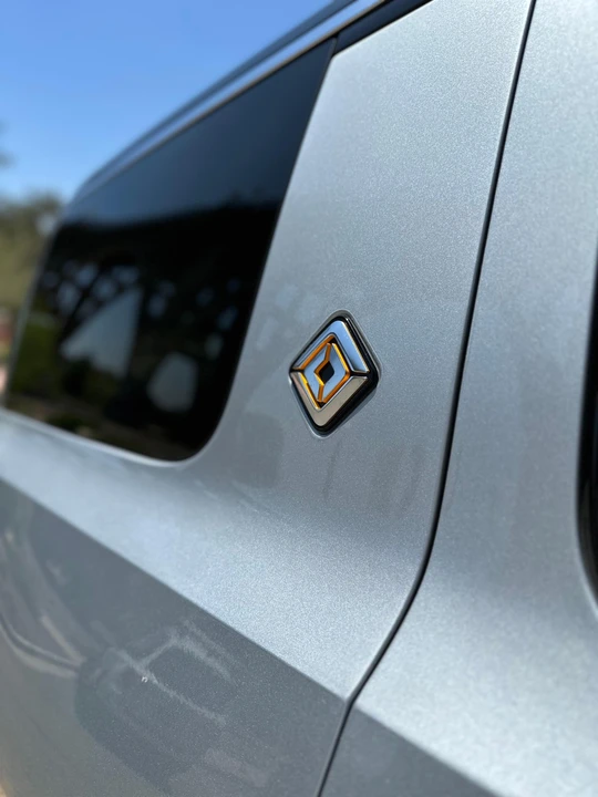 2022 Rivian R1S - Image 27 of 31