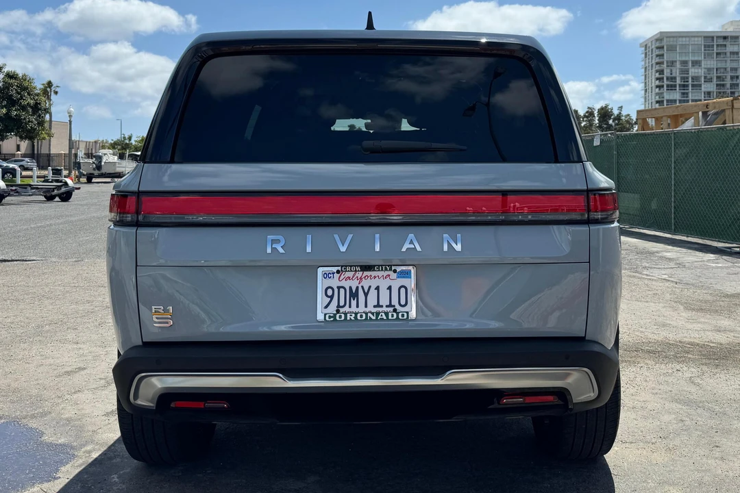 2022 Rivian R1S - Image 5 of 31