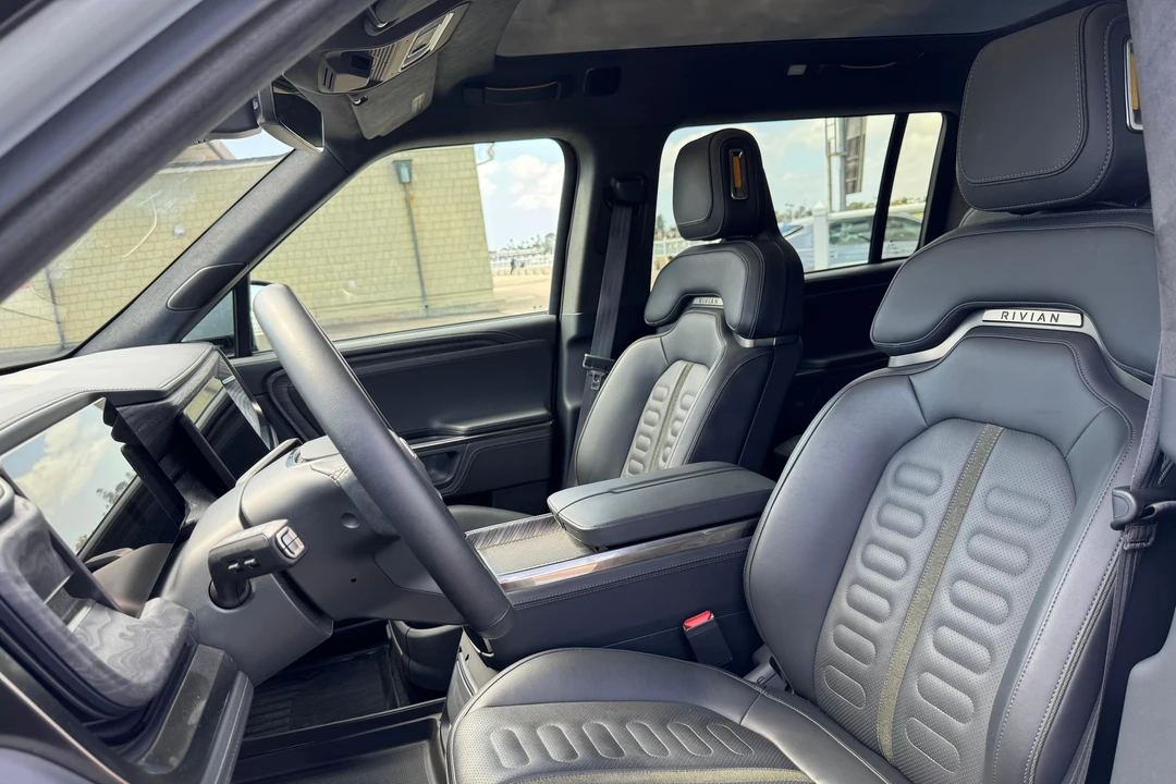 2022 Rivian R1S - Image 25 of 31