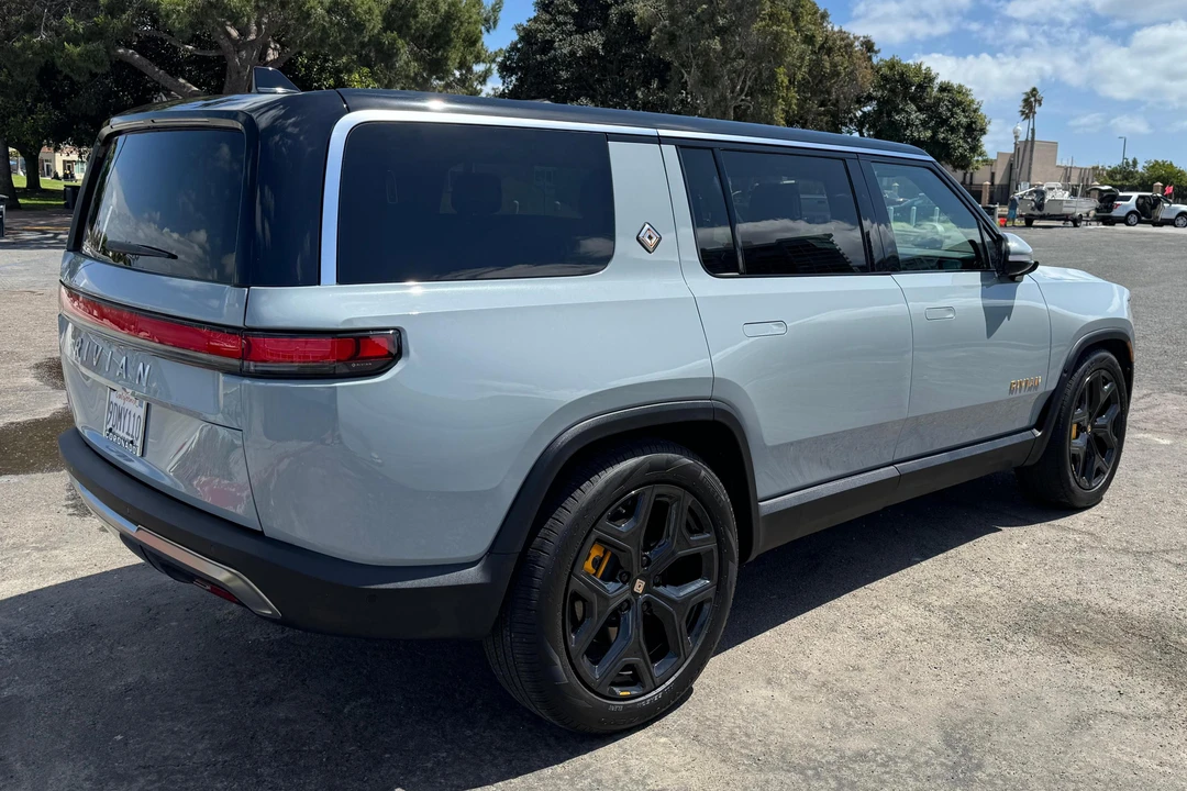 2022 Rivian R1S - Image 4 of 31
