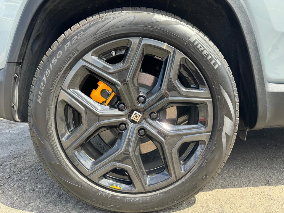 2022 Rivian R1S - Image 22 of 31