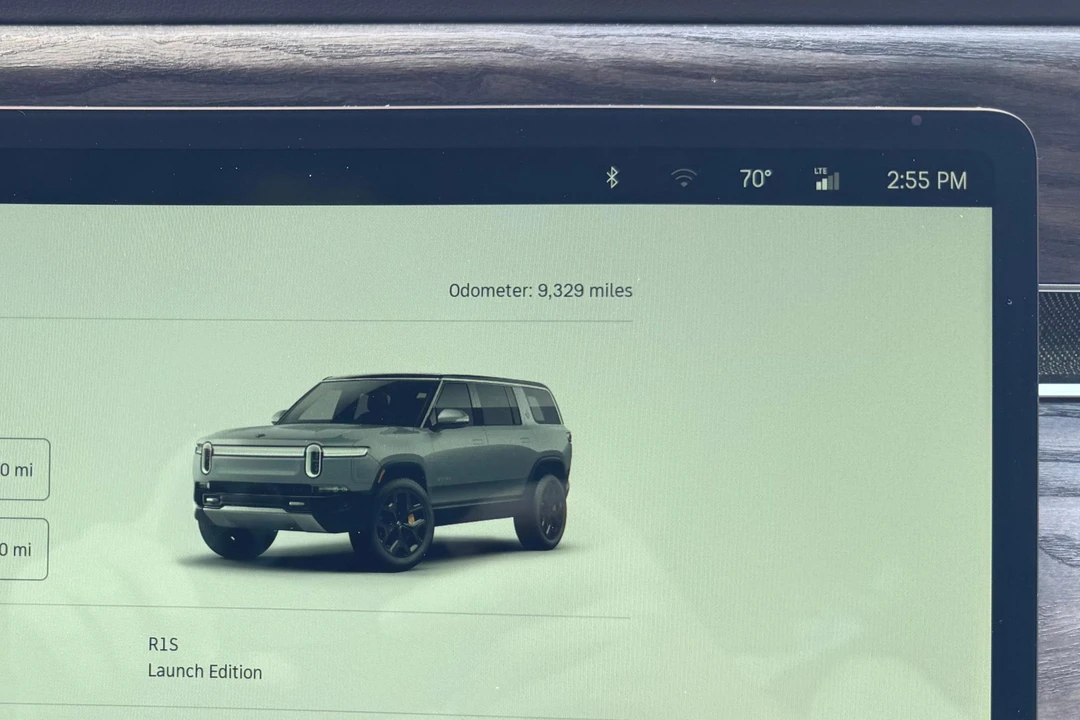 2022 Rivian R1S - Image 27 of 31