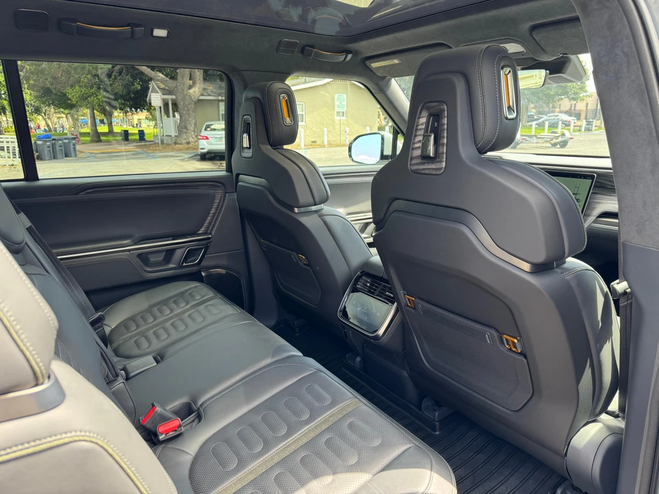 2022 Rivian R1S - Image 29 of 31