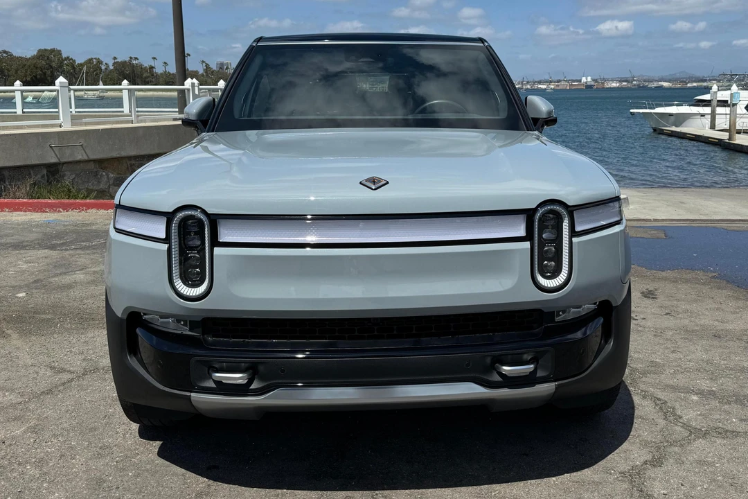 2022 Rivian R1S - Image 2 of 31