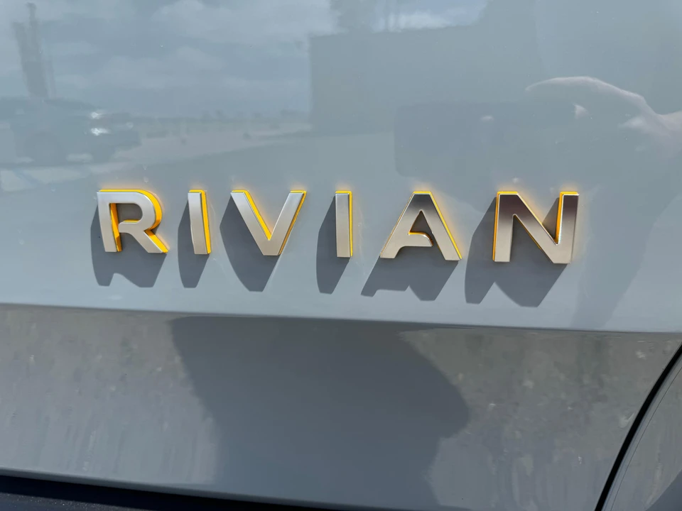 2022 Rivian R1S - Image 16 of 31
