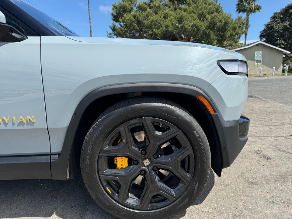 2022 Rivian R1S - Image 23 of 31