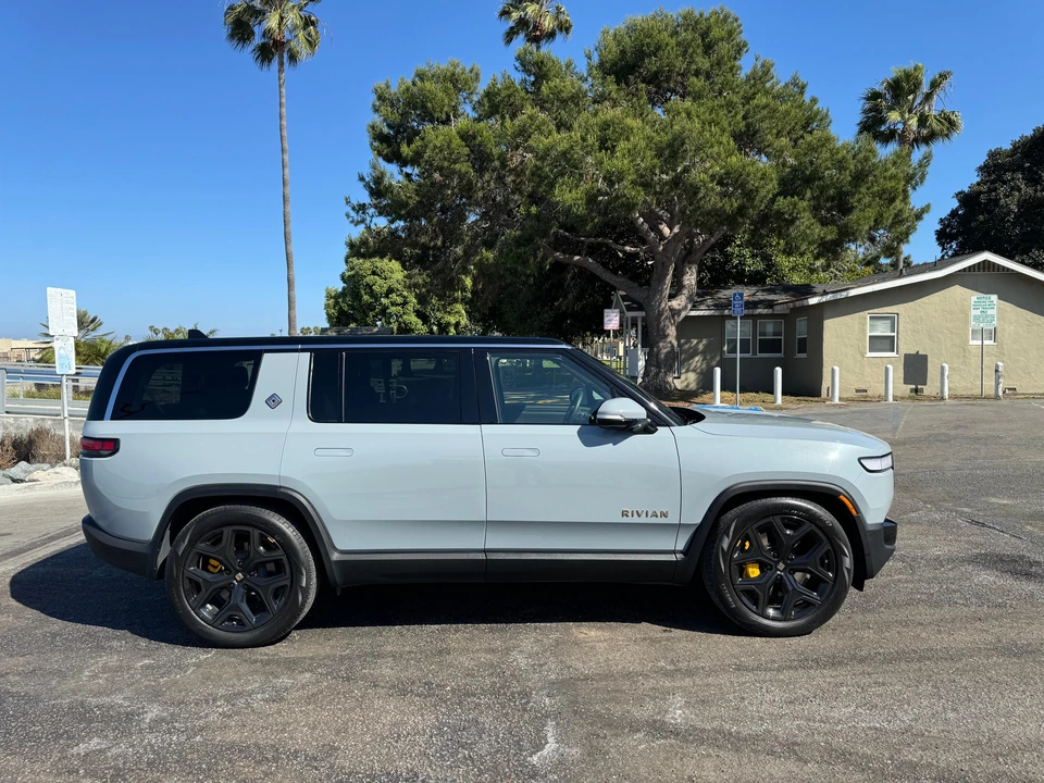 2022 Rivian R1S - Image 11 of 31