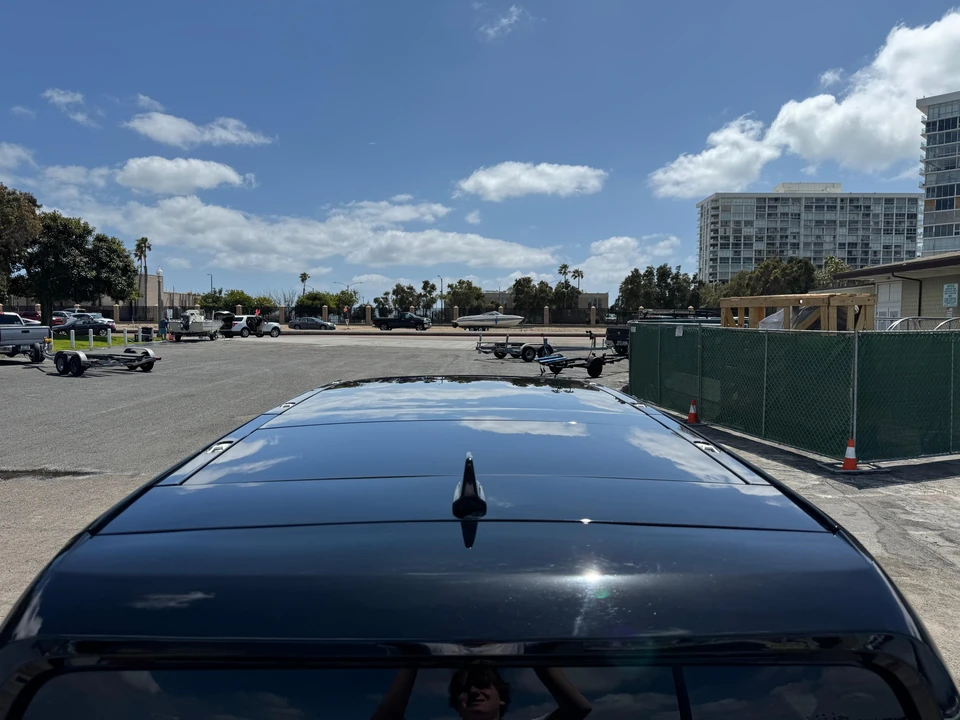 2022 Rivian R1S - Image 18 of 31
