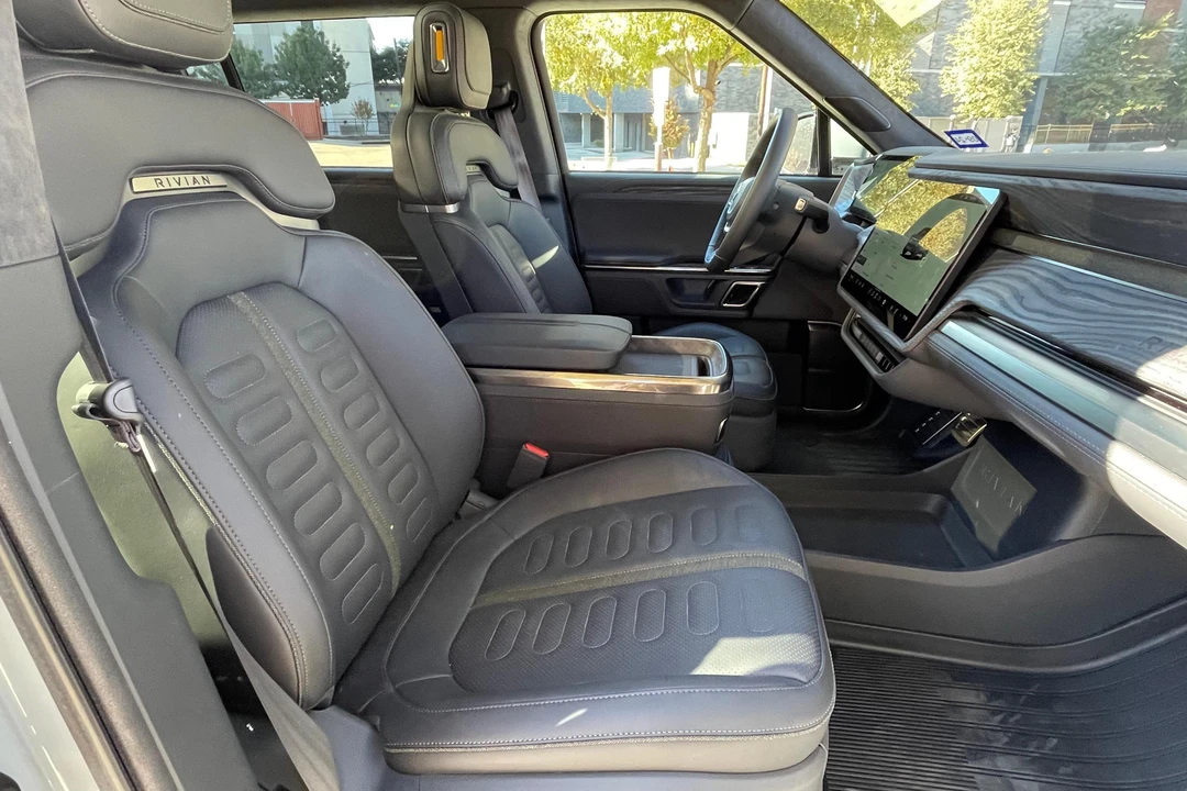 2022 Rivian R1S - Image 31 of 31